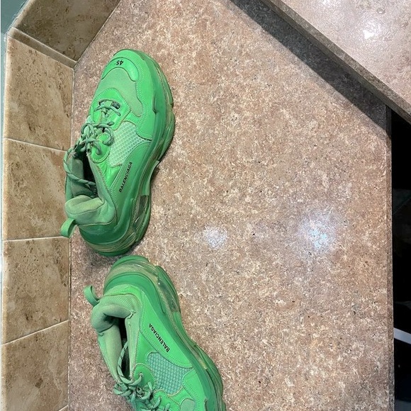 They are good shoes to wear - Picture 1 of 3